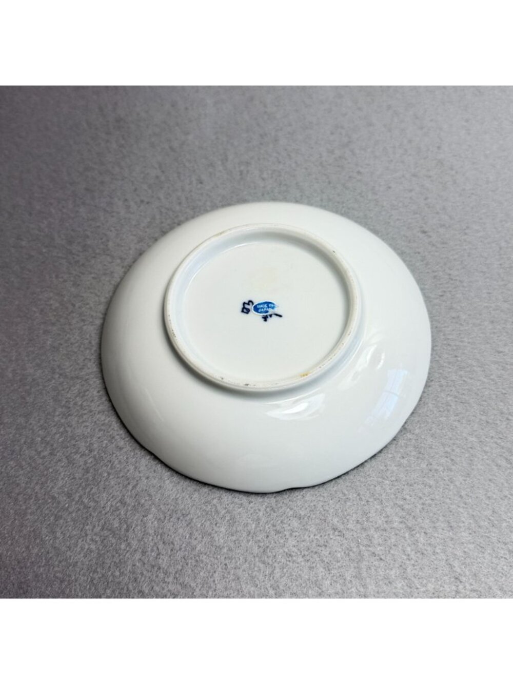 Japanese Hana Karakusa Blue White Scalloped Porcelain 5" Salad Plate - Picture 5 of 9